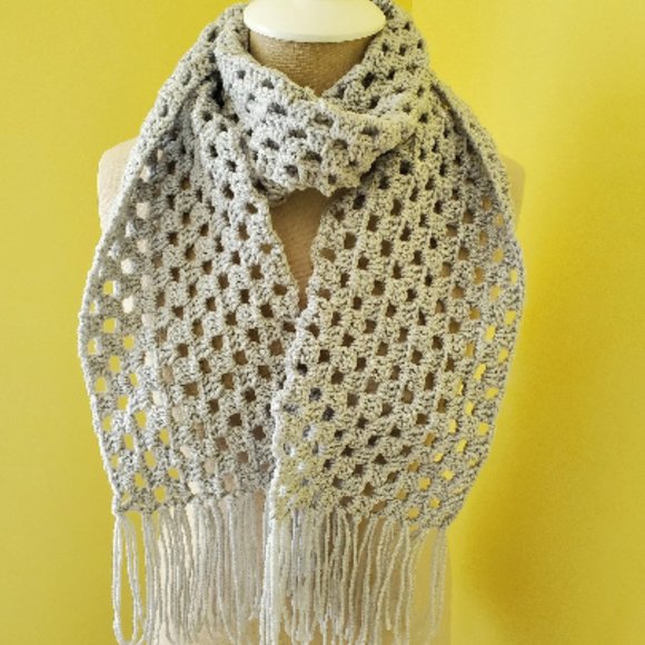 Crochet Gray Fringe Scarf/New - Picture 2 of 6